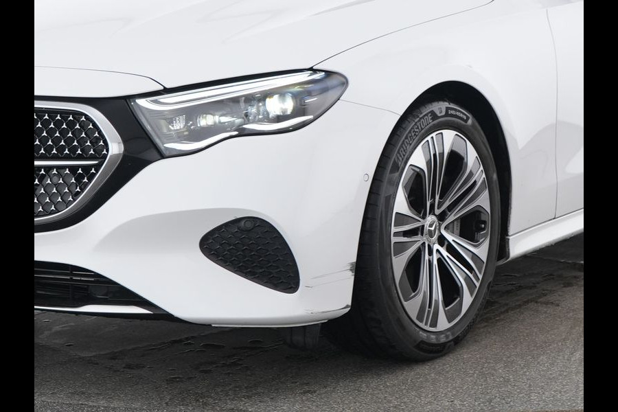 Mercedes-Benz E-Klasse Estate 300 e Luxury Line Plug-In Hybride Trekhaak | Rijassistentiepakket plus | Parkeerpakket met 360°-camera | Distronic | Sfeerverlichting. Inclusief 24 maanden MB Certified garantie voor Europa.