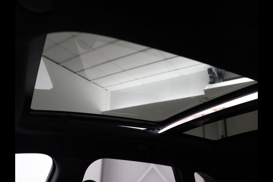 Ford Kuga 2.5 PHEV ST-Line | Panoramadak | Stoelverwarming | Adaptive cruise | 360 Camera | Leder/Alcantara | Full LED | Achterbankverwarming | Navigatie | Climate control | Plug In