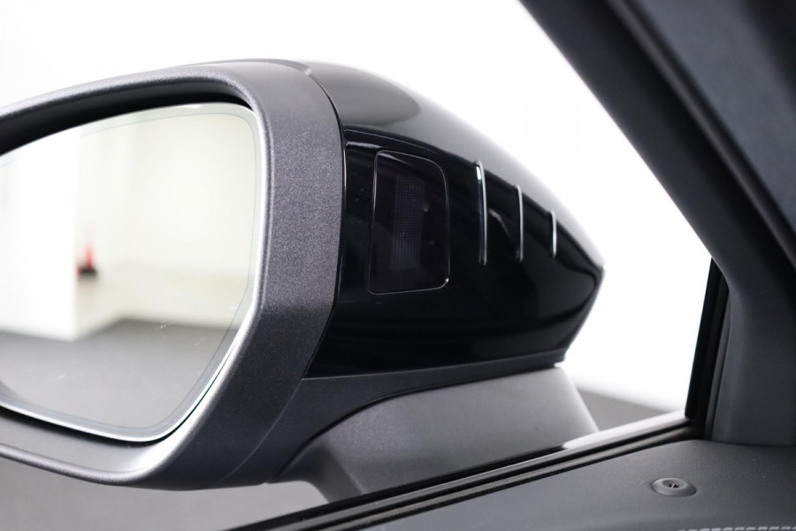 Audi A5 Avant 2.0 TFSI S edition 150pk | Matrix Led verlichting | Rondzicht camera | Keyless entry | 19 inch lichtmetalen velgen | S-line