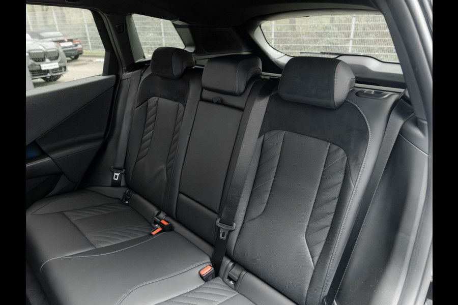 BMW X3 30e xDrive M-Sport - Trekhaak - ACC - 360° Camera - Harman Kardon