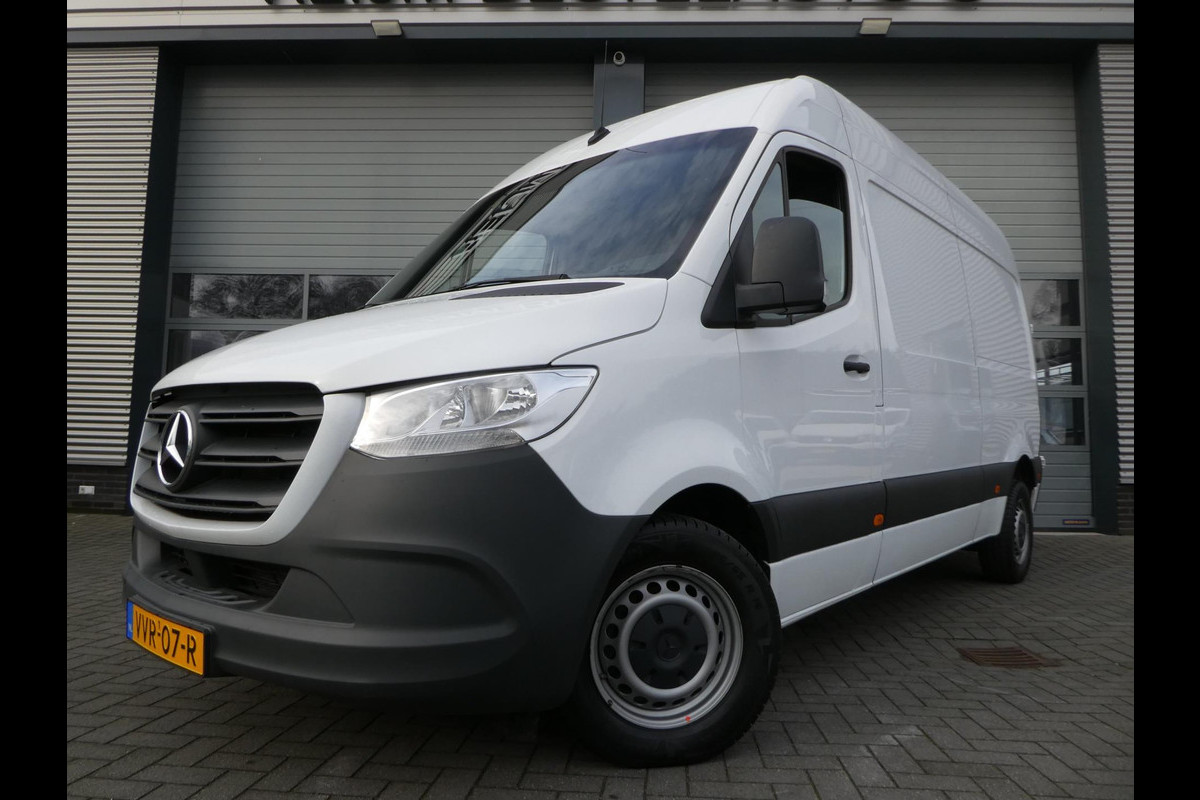 Mercedes-Benz Sprinter 215 CDI L2H2 airco, navigatie ,trekhaak ,3 zits