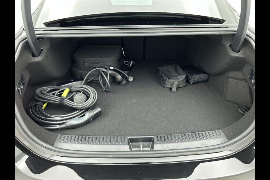 Mercedes-Benz E-Klasse 300 e Sport Edition | Trekhaak | Nightpakket | GUARD 360° vehicle protection Plus | Adaptieve Cruisecontrol | Digital Light | 360° camera | Panoramaschuifdak | Augmented Reality navigatie |