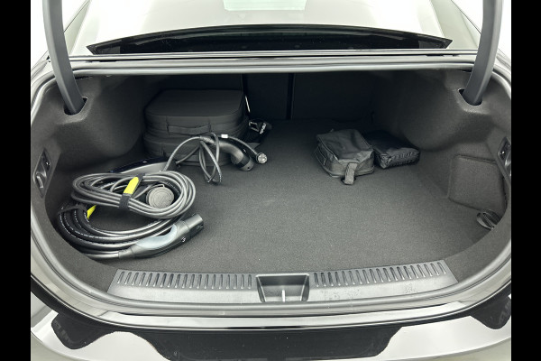 Mercedes-Benz E-Klasse 300 e Sport Edition | Trekhaak | Nightpakket | GUARD 360° vehicle protection Plus | Adaptieve Cruisecontrol | Digital Light | 360° camera | Panoramaschuifdak | Augmented Reality navigatie |