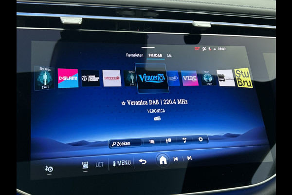 Mercedes-Benz E-Klasse 300 e Sport Edition | Trekhaak | Nightpakket | GUARD 360° vehicle protection Plus | Adaptieve Cruisecontrol | Digital Light | 360° camera | Panoramaschuifdak | Augmented Reality navigatie |