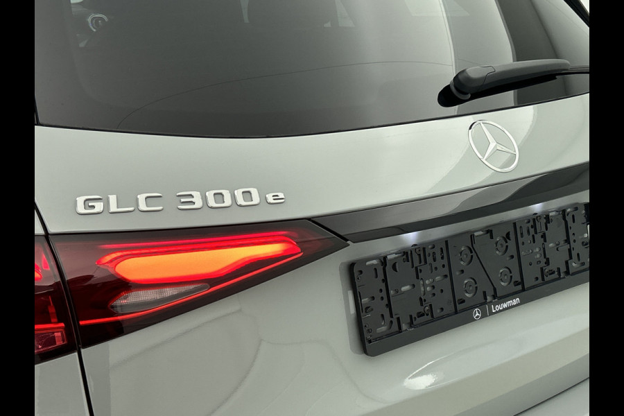 Mercedes-Benz GLC 300e 4MATIC Sport Edition | AMG Premium | Winter pakket | Nightpakket | Rijassistentiepakket Plus | Trekhaak | DIGITAL LIGHT | Parkeerpakket met 360°-camera |