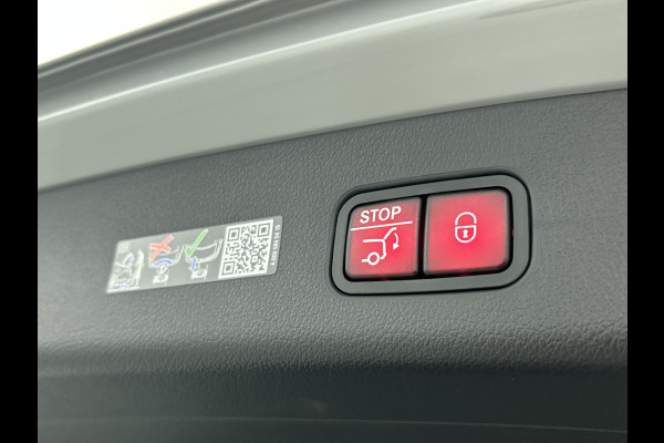 Mercedes-Benz GLC 300e 4MATIC Sport Edition | AMG Premium | Winter pakket | Nightpakket | Rijassistentiepakket Plus | Trekhaak | DIGITAL LIGHT | Parkeerpakket met 360°-camera |