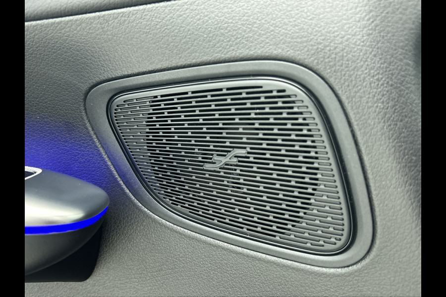 Mercedes-Benz GLC 300e 4MATIC Sport Edition | Premium pakket | Trekhaak | Nightpakket | Augmented Reality Navigation | Digital Light | Smartphone-integratie | 360° camera | Memorypakket |