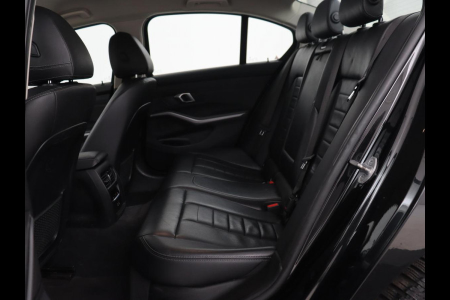 BMW 3-serie 320e Business Edition Plus | Leder | Stoelverwarming | Live Cockpit | Carplay | Navigatie | Full LED | Parkeerhulp | Climate control | Bluetooth | PHEV | Plug In