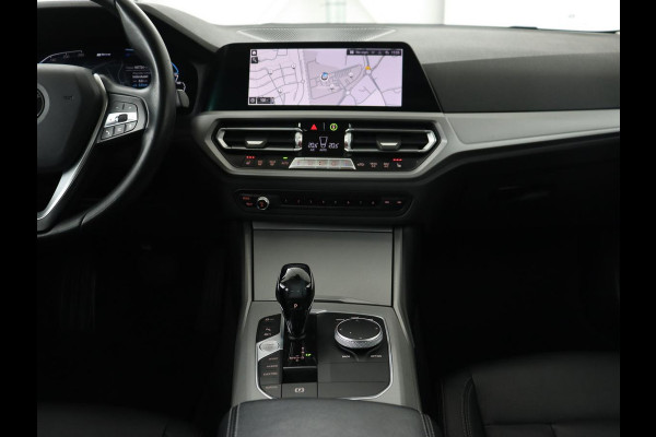 BMW 3-serie 320e Business Edition Plus | Leder | Stoelverwarming | Live Cockpit | Carplay | Navigatie | Full LED | Parkeerhulp | Climate control | Bluetooth | PHEV | Plug In