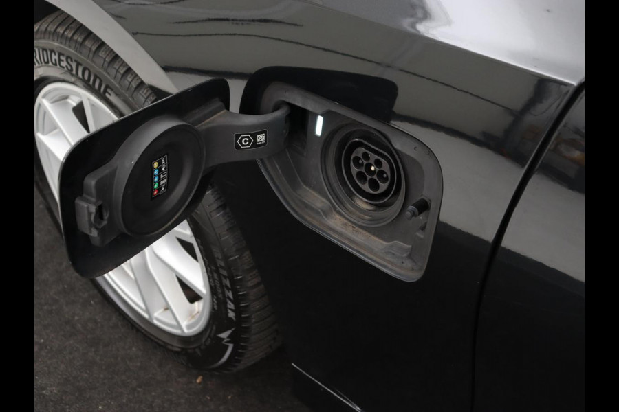 BMW 3-serie 320e Business Edition Plus | Leder | Stoelverwarming | Live Cockpit | Carplay | Navigatie | Full LED | Parkeerhulp | Climate control | Bluetooth | PHEV | Plug In