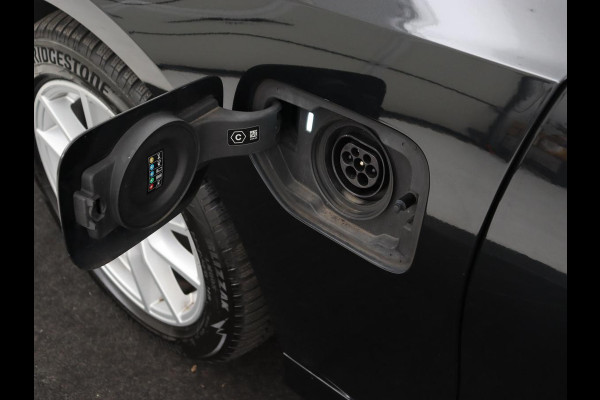 BMW 3-serie 320e Business Edition Plus | Leder | Stoelverwarming | Live Cockpit | Carplay | Navigatie | Full LED | Parkeerhulp | Climate control | Bluetooth | PHEV | Plug In