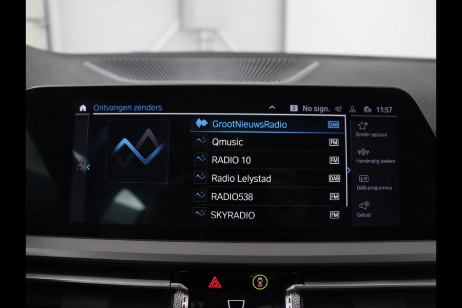 BMW 3-serie 320e Business Edition Plus | Leder | Stoelverwarming | Live Cockpit | Carplay | Navigatie | Full LED | Parkeerhulp | Climate control | Bluetooth | PHEV | Plug In