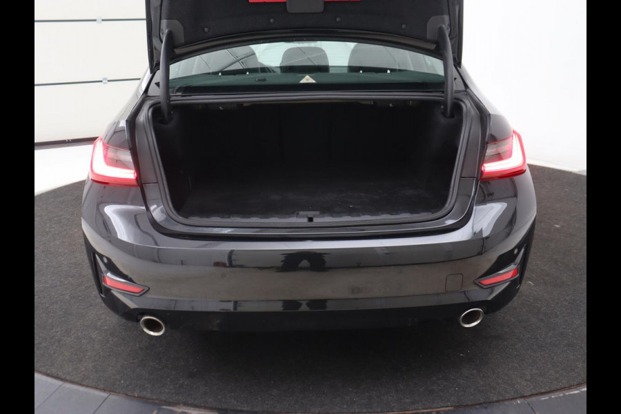 BMW 3-serie 320e Business Edition Plus | Leder | Stoelverwarming | Live Cockpit | Carplay | Navigatie | Full LED | Parkeerhulp | Climate control | Bluetooth | PHEV | Plug In