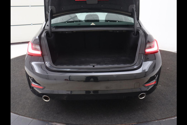 BMW 3-serie 320e Business Edition Plus | Leder | Stoelverwarming | Live Cockpit | Carplay | Navigatie | Full LED | Parkeerhulp | Climate control | Bluetooth | PHEV | Plug In