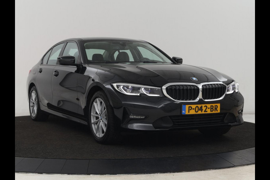 BMW 3-serie 320e Business Edition Plus | Leder | Stoelverwarming | Live Cockpit | Carplay | Navigatie | Full LED | Parkeerhulp | Climate control | Bluetooth | PHEV | Plug In