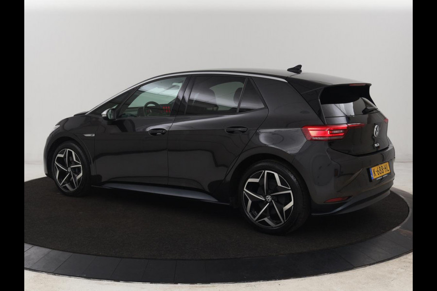 Volkswagen ID.3 First Plus 58 kWh | Stoel & stuurverwarming | Camera | Adaptive cruise | Sfeerverlichting | Carplay | Navigatie | Matrix LED | Parkeerhulp | Sfeerverlichting | Climate control