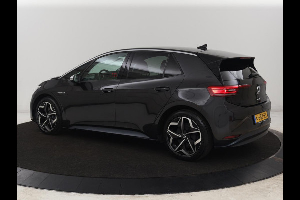 Volkswagen ID.3 First Plus 58 kWh | Stoel & stuurverwarming | Camera | Adaptive cruise | Sfeerverlichting | Carplay | Navigatie | Matrix LED | Parkeerhulp | Sfeerverlichting | Climate control