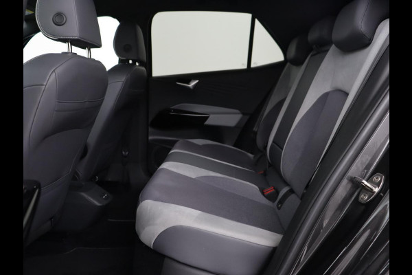 Volkswagen ID.3 First Plus 58 kWh | Stoel & stuurverwarming | Camera | Adaptive cruise | Sfeerverlichting | Carplay | Navigatie | Matrix LED | Parkeerhulp | Sfeerverlichting | Climate control
