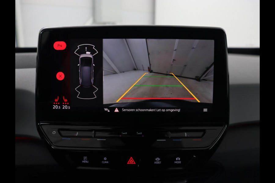 Volkswagen ID.3 First Plus 58 kWh | Stoel & stuurverwarming | Camera | Adaptive cruise | Sfeerverlichting | Carplay | Navigatie | Matrix LED | Parkeerhulp | Sfeerverlichting | Climate control