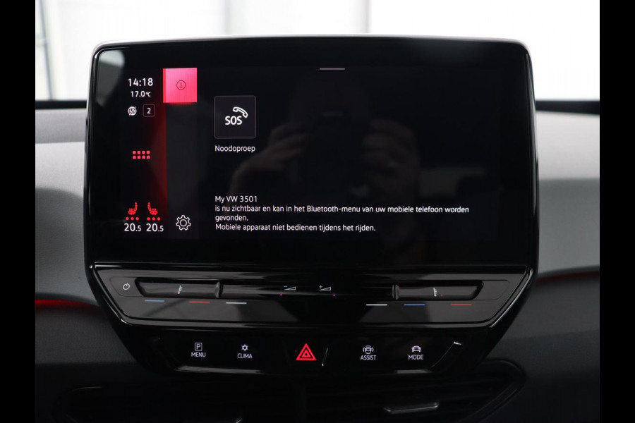 Volkswagen ID.3 First Plus 58 kWh | Stoel & stuurverwarming | Camera | Adaptive cruise | Sfeerverlichting | Carplay | Navigatie | Matrix LED | Parkeerhulp | Sfeerverlichting | Climate control