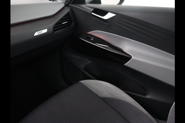 Volkswagen ID.3 First Plus 58 kWh | Stoel & stuurverwarming | Camera | Adaptive cruise | Sfeerverlichting | Carplay | Navigatie | Matrix LED | Parkeerhulp | Sfeerverlichting | Climate control