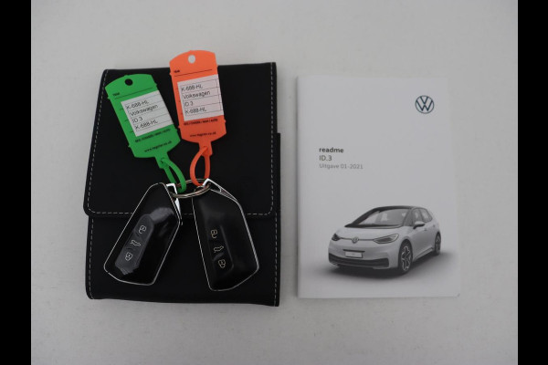 Volkswagen ID.3 First Plus 58 kWh | Stoel & stuurverwarming | Camera | Adaptive cruise | Sfeerverlichting | Carplay | Navigatie | Matrix LED | Parkeerhulp | Sfeerverlichting | Climate control