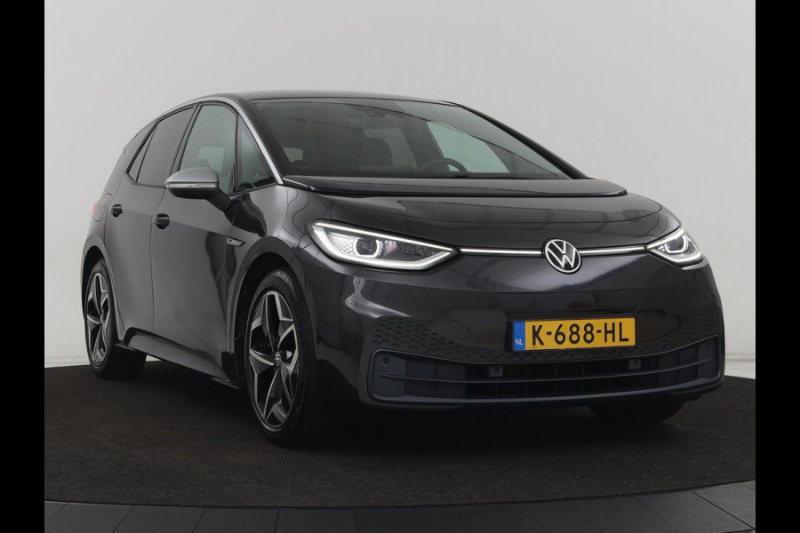Volkswagen ID.3 First Plus 58 kWh | Stoel & stuurverwarming | Camera | Adaptive cruise | Sfeerverlichting | Carplay | Navigatie | Matrix LED | Parkeerhulp | Sfeerverlichting | Climate control