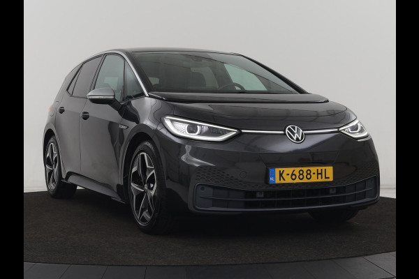 Volkswagen ID.3 First Plus 58 kWh | Stoel & stuurverwarming | Camera | Adaptive cruise | Sfeerverlichting | Carplay | Navigatie | Matrix LED | Parkeerhulp | Sfeerverlichting | Climate control