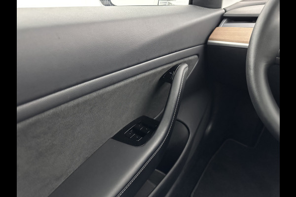 Tesla Model 3 Standard RWD Plus 60 kWh [ 3-Fase ] (INCL-BTW) Aut. *PANO | AUTO-PILOT | LEATHER | KEYLESS | FULL-LED | MEMORY-PACK | TOP-VIEW | DAB | CARPLAY | DIGI-COCKPIT | LANE-ASSIST | COMFORT-SEATS | 18"ALU*
