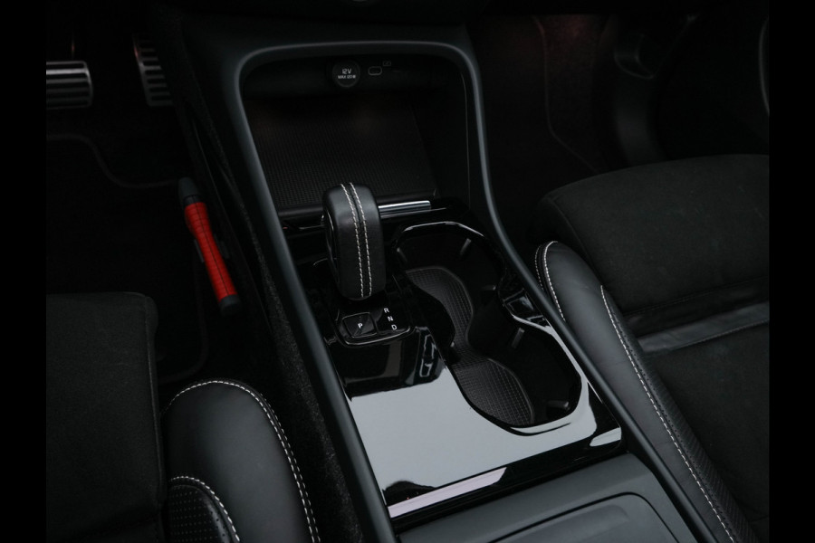 Volvo XC40 Recharge P8 AWD R-Design [ 3-Fase-11kW ] {SOH-89%} (INCL-BTW) *PANO | LEATHER-MICROFIBRE | DIGI-COCKPIT | FULL-LED | NAVI-FULLMAP | ECC | CARPLAY | PDC | KEYLESS | HEATED-SPORTSEATS | BLIS | PRIVACY-GLASS | 20"ALU*