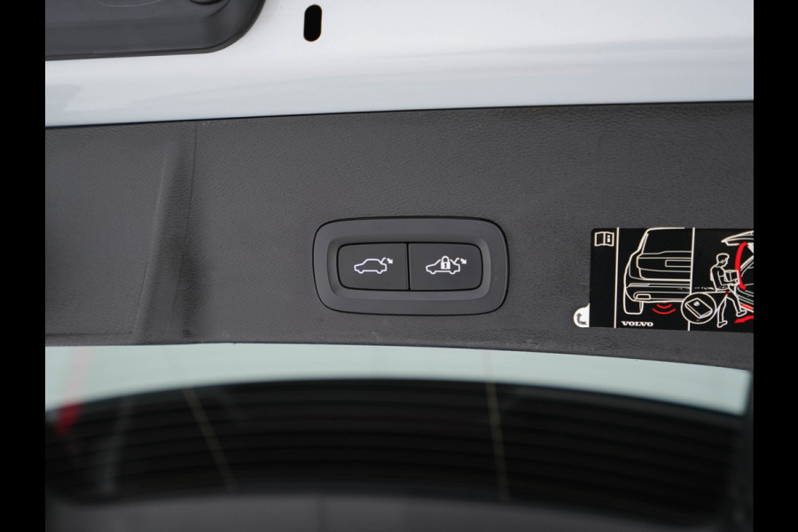 Volvo XC40 Recharge P8 AWD R-Design [ 3-Fase-11kW ] {SOH-89%} (INCL-BTW) *PANO | LEATHER-MICROFIBRE | DIGI-COCKPIT | FULL-LED | NAVI-FULLMAP | ECC | CARPLAY | PDC | KEYLESS | HEATED-SPORTSEATS | BLIS | PRIVACY-GLASS | 20"ALU*