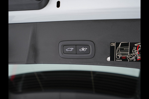 Volvo XC40 Recharge P8 AWD R-Design [ 3-Fase-11kW ] {SOH-89%} (INCL-BTW) *PANO | LEATHER-MICROFIBRE | DIGI-COCKPIT | FULL-LED | NAVI-FULLMAP | ECC | CARPLAY | PDC | KEYLESS | HEATED-SPORTSEATS | BLIS | PRIVACY-GLASS | 20"ALU*