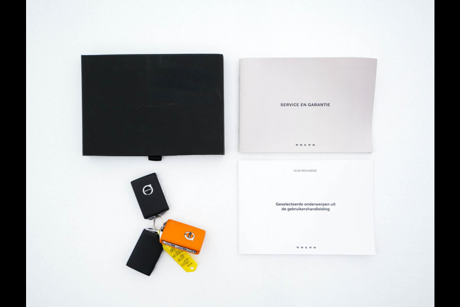 Volvo XC40 Recharge P8 AWD R-Design [ 3-Fase-11kW ] {SOH-89%} (INCL-BTW) *PANO | LEATHER-MICROFIBRE | DIGI-COCKPIT | FULL-LED | NAVI-FULLMAP | ECC | CARPLAY | PDC | KEYLESS | HEATED-SPORTSEATS | BLIS | PRIVACY-GLASS | 20"ALU*