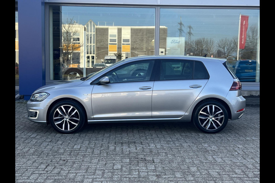 Volkswagen e-Golf e-Golf Verwarmde voorstoelen | Lederen bekleding | Achteruitrijcamera | Warmtepomp