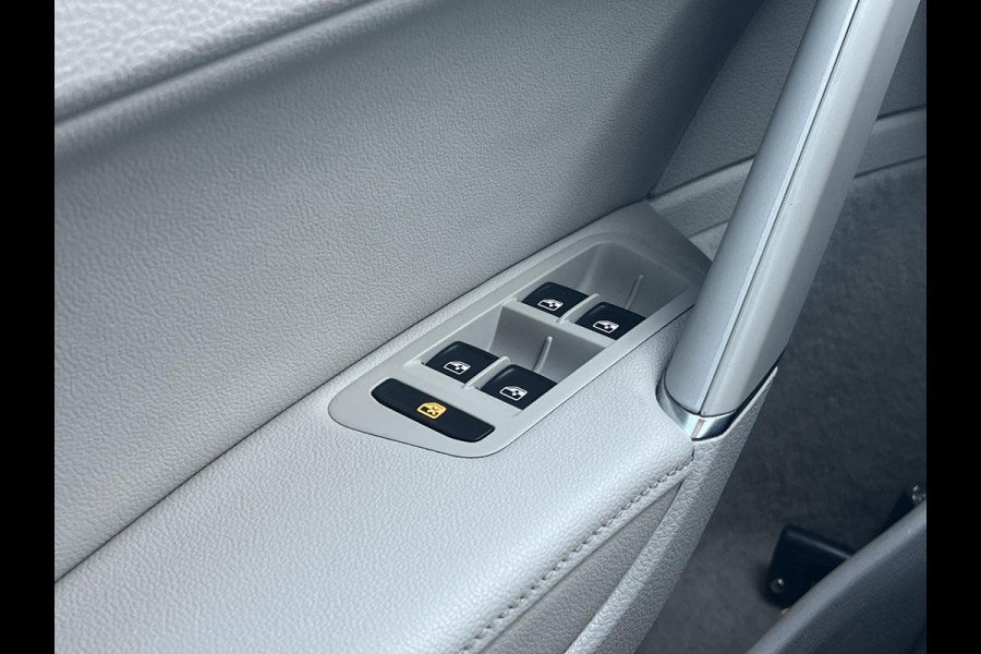 Volkswagen e-Golf e-Golf Verwarmde voorstoelen | Lederen bekleding | Achteruitrijcamera | Warmtepomp