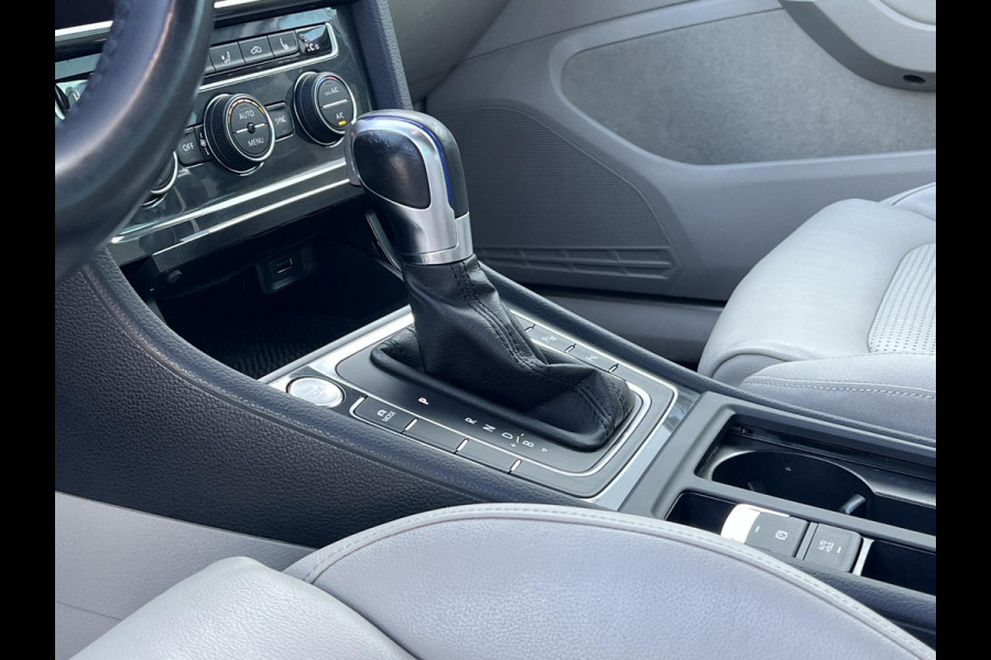 Volkswagen e-Golf e-Golf Verwarmde voorstoelen | Lederen bekleding | Achteruitrijcamera | Warmtepomp