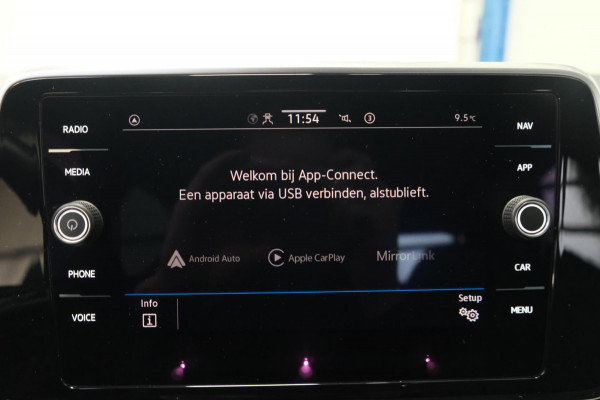 Volkswagen T-Roc 1.5 TSI 2x R-Line Business+ - Airco, Cruise, PDC, Camera, Carplay.