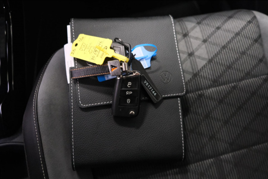 Volkswagen T-Roc 1.5 TSI 2x R-Line Business+ - Airco, Cruise, PDC, Camera, Carplay.