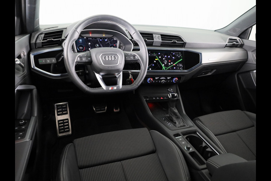 Audi Q3 35 TFSI S edition Competition 150pk| Verlengde garantie | Navigatie | Parkeercamera | 19 inch Lichtmetalen velgen | Apple Carplay/ Android Auto