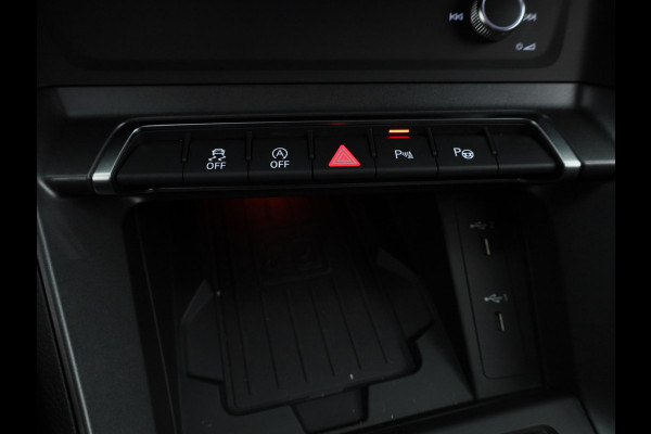 Audi Q3 35 TFSI S edition Competition 150pk| Verlengde garantie | Navigatie | Parkeercamera | 19 inch Lichtmetalen velgen | Apple Carplay/ Android Auto