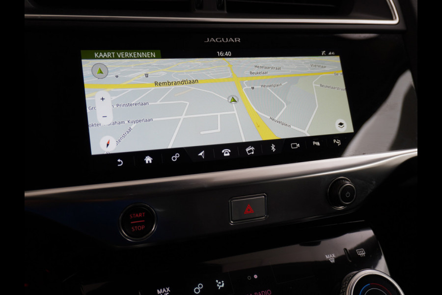 Jaguar I-PACE EV400pk SE 90kWh AWD Leer+Elektr. Meridian®-Audio Apple Carplay Android Auto Navi Led-v+a Ecc Camera Cruise Control Keyless Pdc Lmv Led Bordherkenning Elektrische-Achterklep koplampreiniging Lane-Assist App-Connect ECT Voorverwarming/koeling WiFi DigiDash DAB 4WD 1e Eigenaar Origineel Nederlandse Auto € 90.000 nieuw!