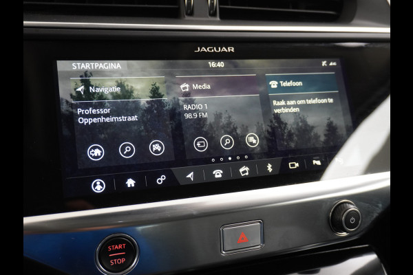 Jaguar I-PACE EV400pk SE 90kWh AWD Leer+Elektr. Meridian®-Audio Apple Carplay Android Auto Navi Led-v+a Ecc Camera Cruise Control Keyless Pdc Lmv Led Bordherkenning Elektrische-Achterklep koplampreiniging Lane-Assist App-Connect ECT Voorverwarming/koeling WiFi DigiDash DAB 4WD 1e Eigenaar Origineel Nederlandse Auto € 90.000 nieuw!