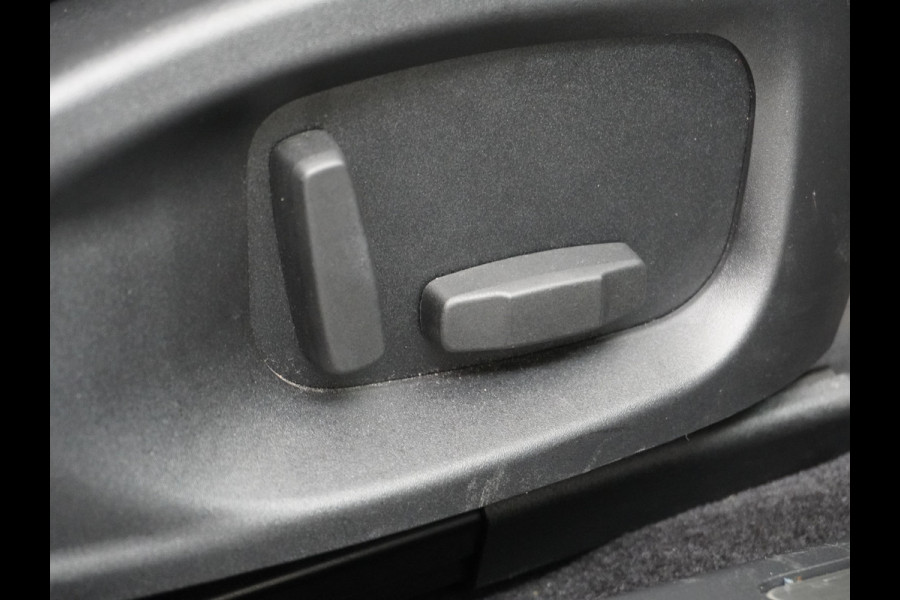 Jaguar I-PACE EV400pk SE 90kWh AWD Leer+Elektr. Meridian®-Audio Apple Carplay Android Auto Navi Led-v+a Ecc Camera Cruise Control Keyless Pdc Lmv Led Bordherkenning Elektrische-Achterklep koplampreiniging Lane-Assist App-Connect ECT Voorverwarming/koeling WiFi DigiDash DAB 4WD 1e Eigenaar Origineel Nederlandse Auto € 90.000 nieuw!