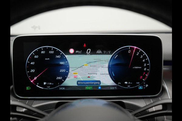 Mercedes-Benz C-Klasse Estate 300 e Avantgarde Plug In Hybrid 313pk Dealer O.H PHEV | Panodak | Adaptive Cruise | 360 Camera | Digital Light | Lederen Sportstoelen Verwarmd | Keyless | Navigatie | Virtual | DAB+ | 18" L.M |