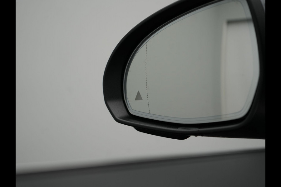 Mercedes-Benz C-Klasse Estate 300 e Avantgarde Plug In Hybrid 313pk Dealer O.H PHEV | Panodak | Adaptive Cruise | 360 Camera | Digital Light | Lederen Sportstoelen Verwarmd | Keyless | Navigatie | Virtual | DAB+ | 18" L.M |