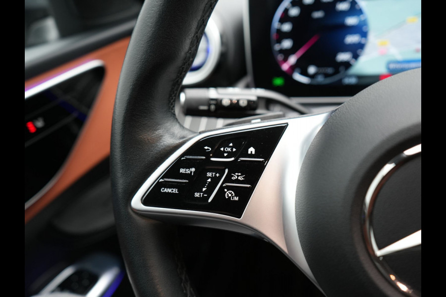 Mercedes-Benz C-Klasse Estate 300 e Avantgarde Plug In Hybrid 313pk Dealer O.H PHEV | Panodak | Adaptive Cruise | 360 Camera | Digital Light | Lederen Sportstoelen Verwarmd | Keyless | Navigatie | Virtual | DAB+ | 18" L.M |