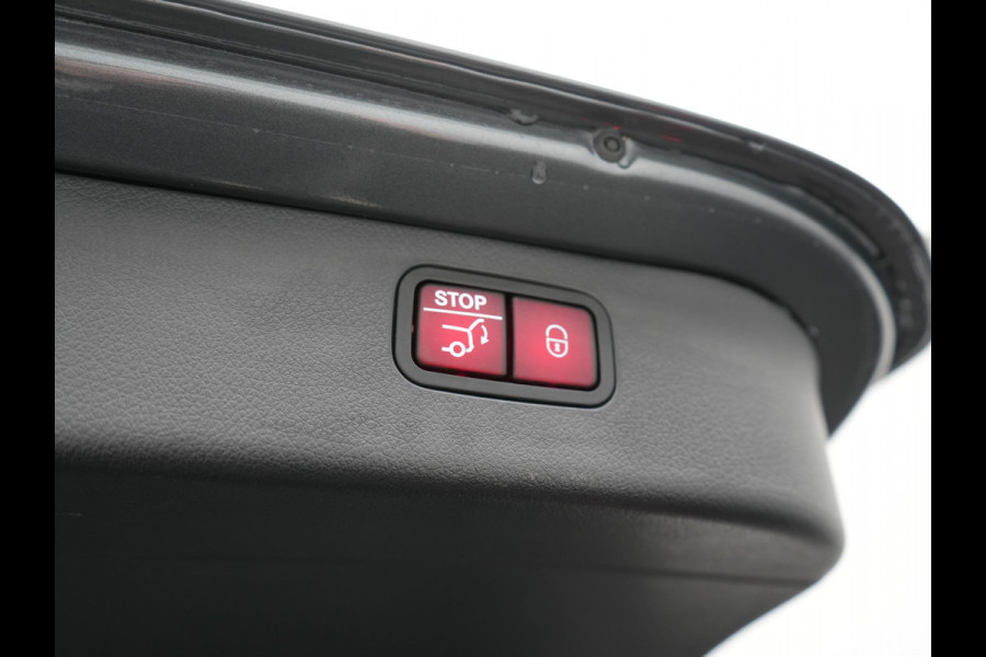 Mercedes-Benz C-Klasse Estate 300 e Avantgarde Plug In Hybrid 313pk Dealer O.H PHEV | Panodak | Adaptive Cruise | 360 Camera | Digital Light | Lederen Sportstoelen Verwarmd | Keyless | Navigatie | Virtual | DAB+ | 18" L.M |