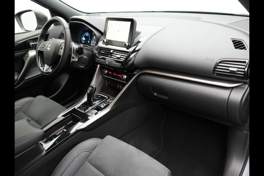 Mitsubishi Eclipse Cross 2.4 Black Edition Plug In Hybrid 188pk Dealer O.H. PHEV | Adaptive Cruise | 360 Camera | Alcantara Sportstoelen & Stuur Verwarmd | Keyless | Navi Via TomTom | Blis | Apple Carplay | DAB |