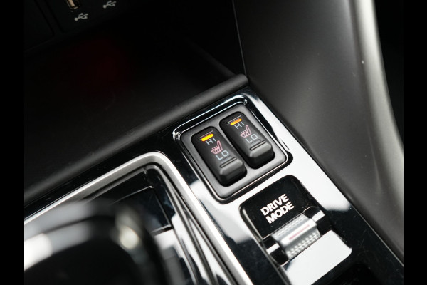 Mitsubishi Eclipse Cross 2.4 Black Edition Plug In Hybrid 188pk Dealer O.H. PHEV | Adaptive Cruise | 360 Camera | Alcantara Sportstoelen & Stuur Verwarmd | Keyless | Navi Via TomTom | Blis | Apple Carplay | DAB |