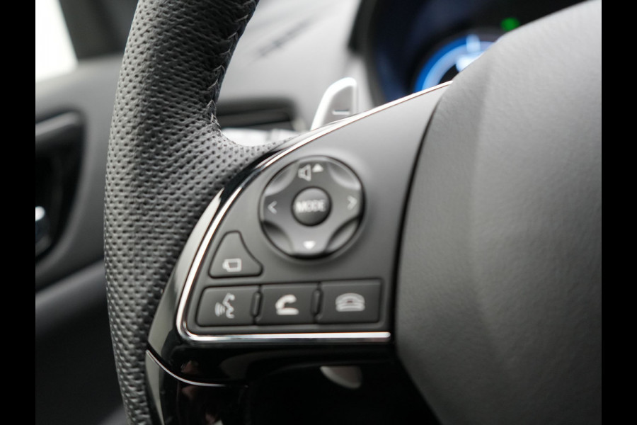 Mitsubishi Eclipse Cross 2.4 Black Edition Plug In Hybrid 188pk Dealer O.H. PHEV | Adaptive Cruise | 360 Camera | Alcantara Sportstoelen & Stuur Verwarmd | Keyless | Navi Via TomTom | Blis | Apple Carplay | DAB |